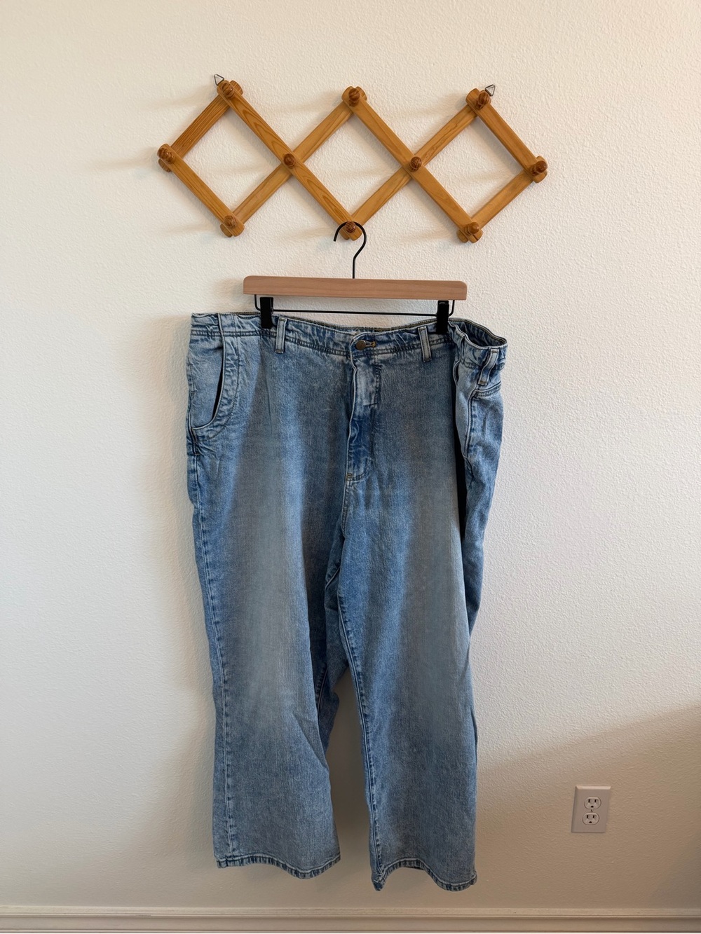 Anthropologie Pilcro Women's Straight Leg Jeans in Light Blue Wash